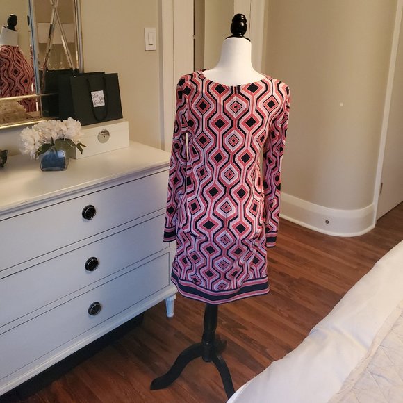 Beautiful pattern dress - Picture 2 of 3